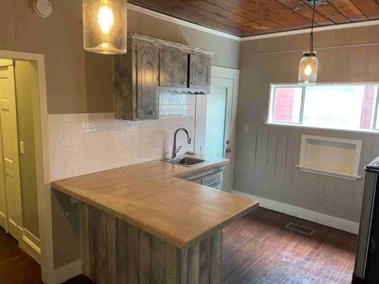 1349 Glen Oak Pl - Photo 3 of 9
