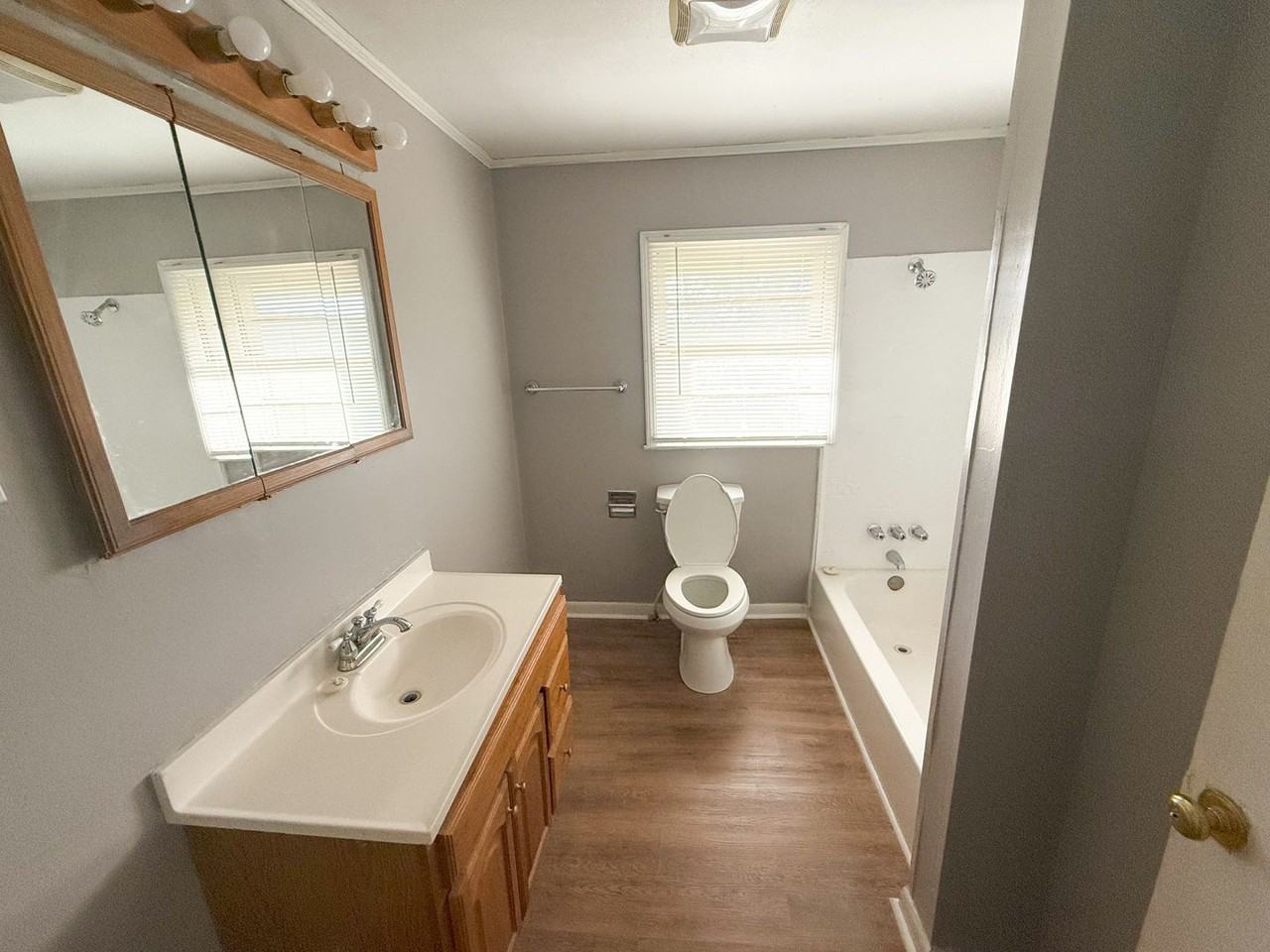 4734 Vienna Church Rd - Photo 7 of 14