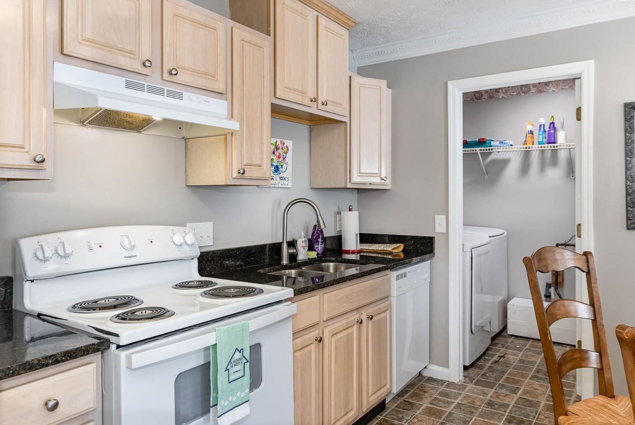 130 Overbrook Dr - Photo 3 of 24
