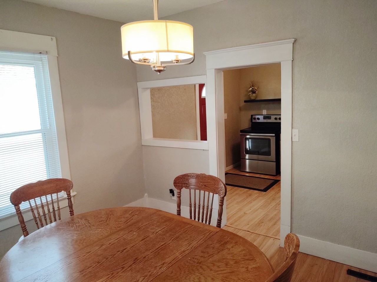 825 42nd St - Photo 7 of 20