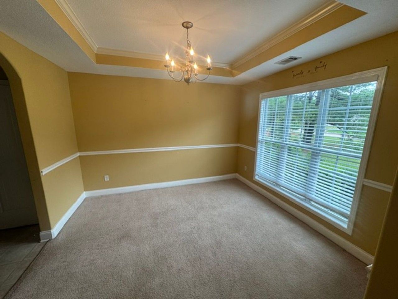 429 Jasmine Cir - Photo 4 of 15