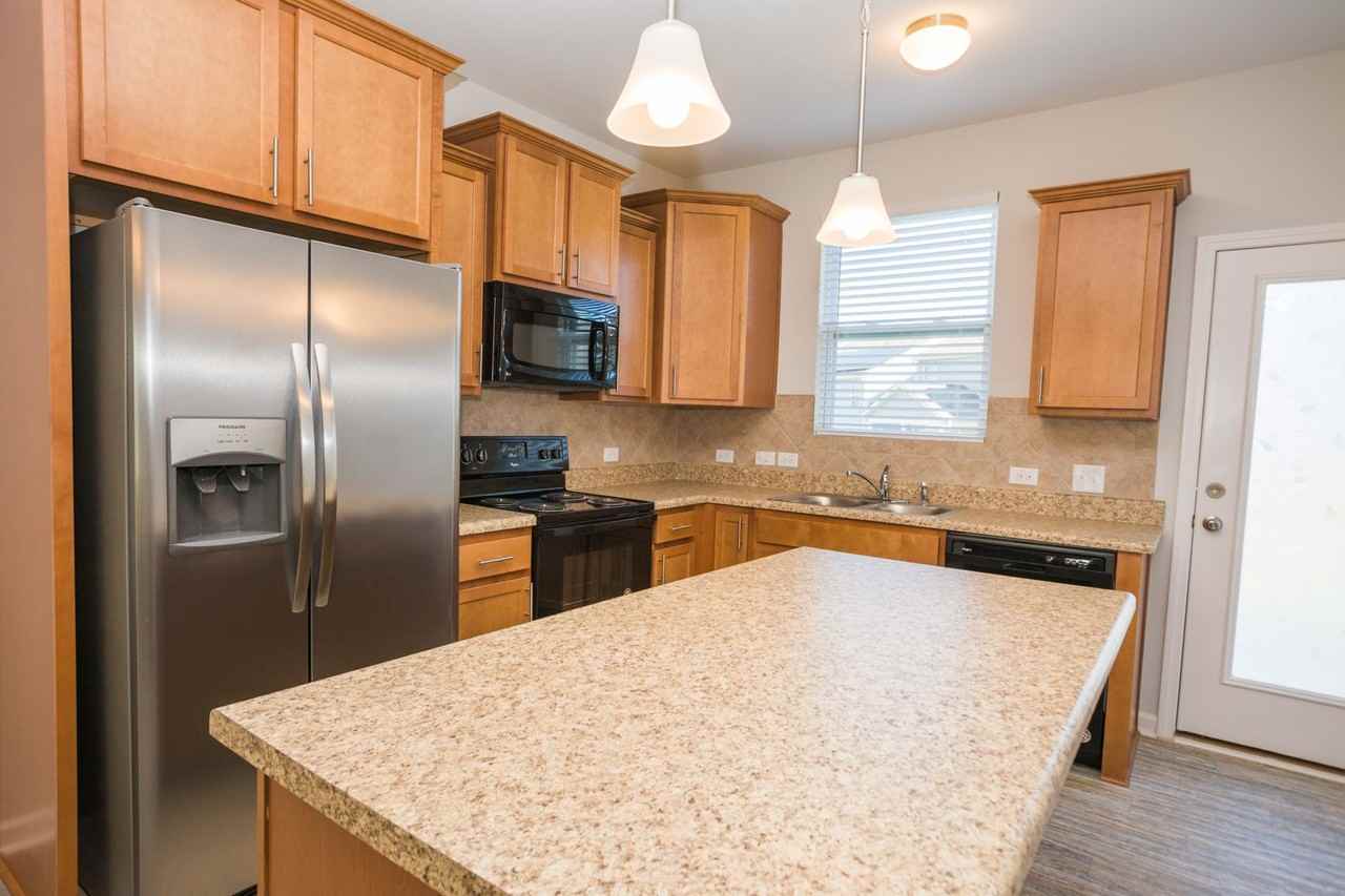 112 Raphael Pl - Photo 2 of 13