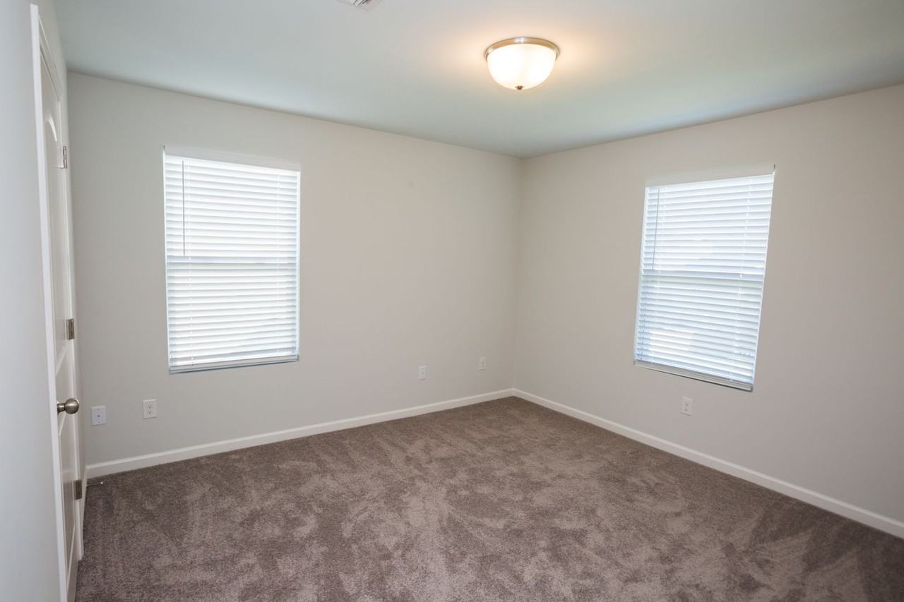 112 Raphael Pl - Photo 4 of 13