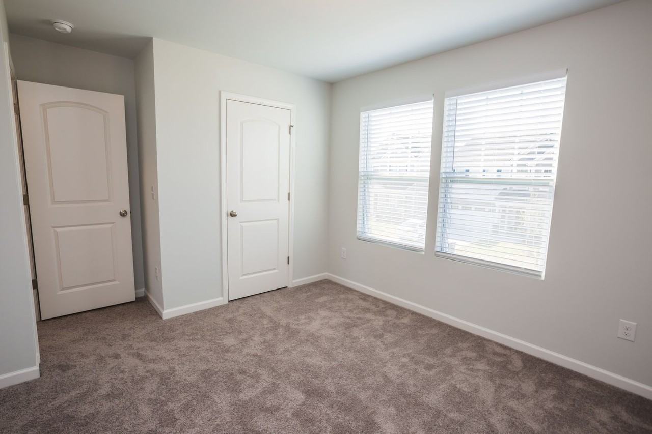 112 Raphael Pl - Photo 5 of 13