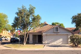 2325 E Lakecrest Dr - Photo 1 of 1
