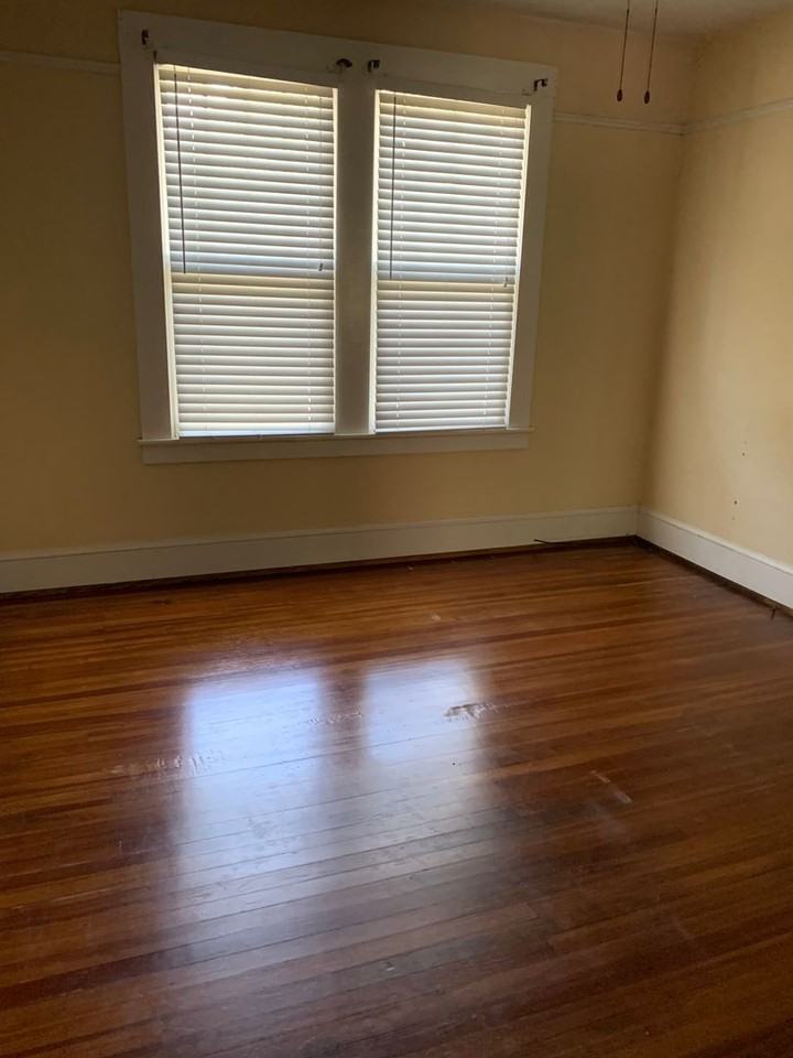 311 E 15th St - Photo 5 of 9