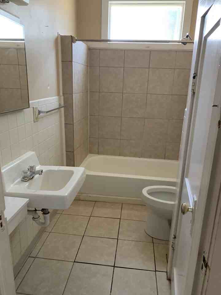 311 E 15th St - Photo 6 of 9