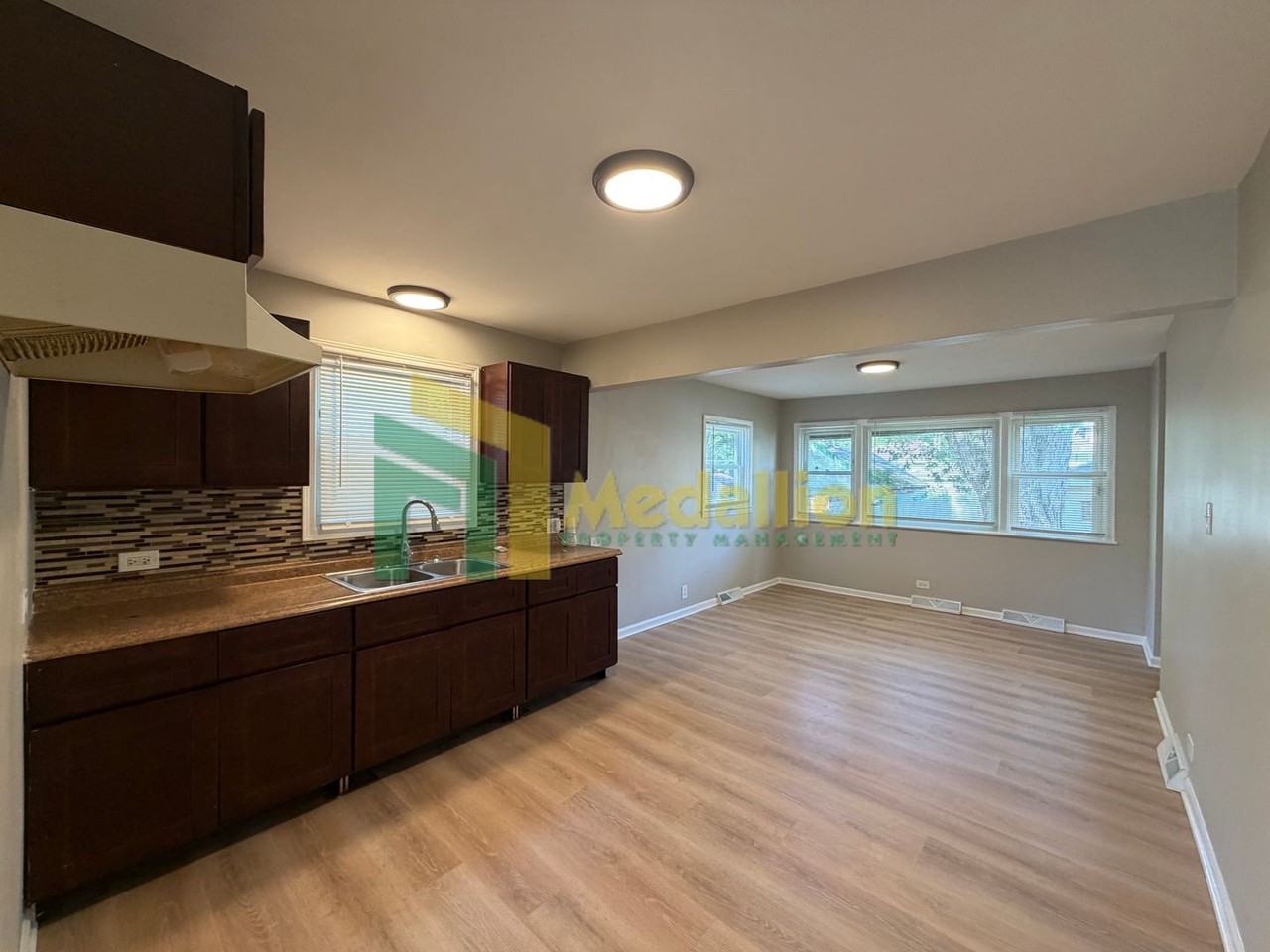 12432 S Lowe Ave - Photo 5 of 11