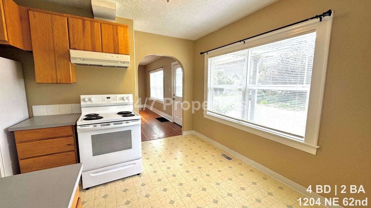 1204 Ne 62nd Ave - Photo 4 of 16
