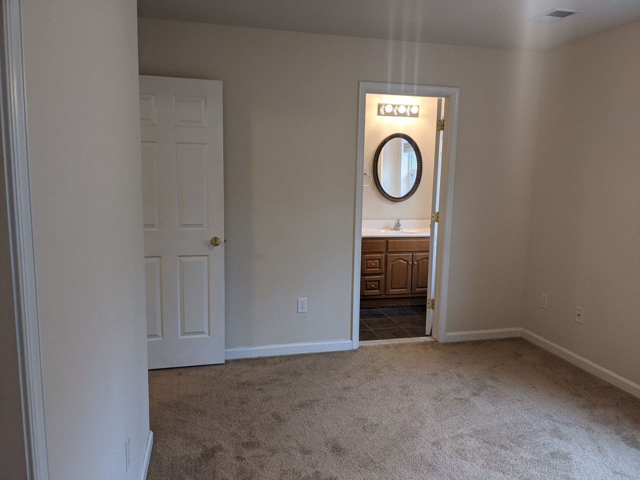 225 Crown Ct - Photo 4 of 50