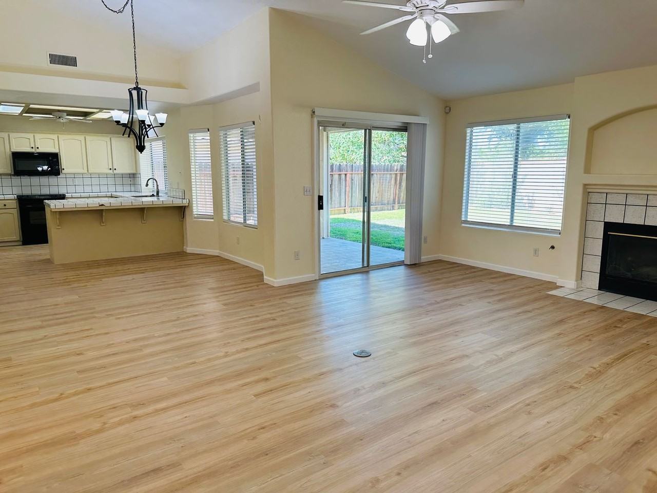 8552 N Meridian Ave - Photo 2 of 23