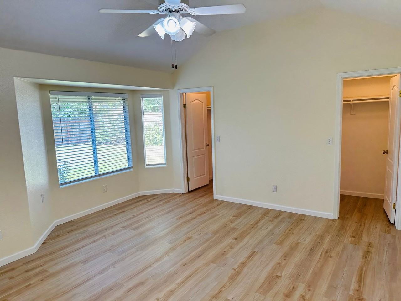 8552 N Meridian Ave - Photo 4 of 23