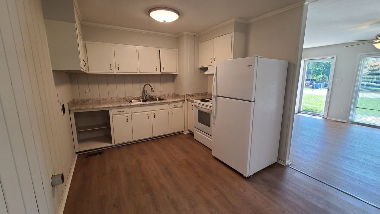 6513 Baldoon Dr - Photo 4 of 10