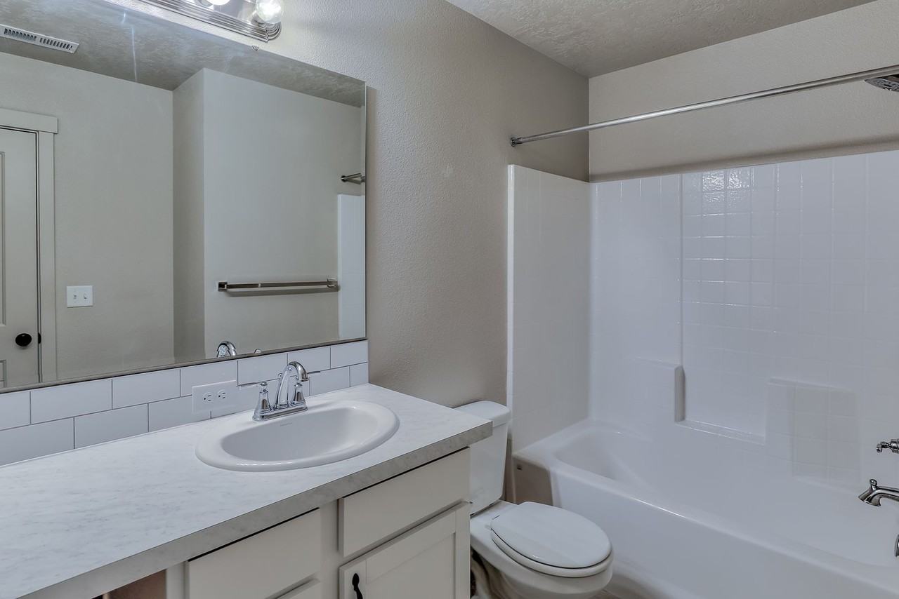 7505 S Foremast Ave - Photo 2 of 50