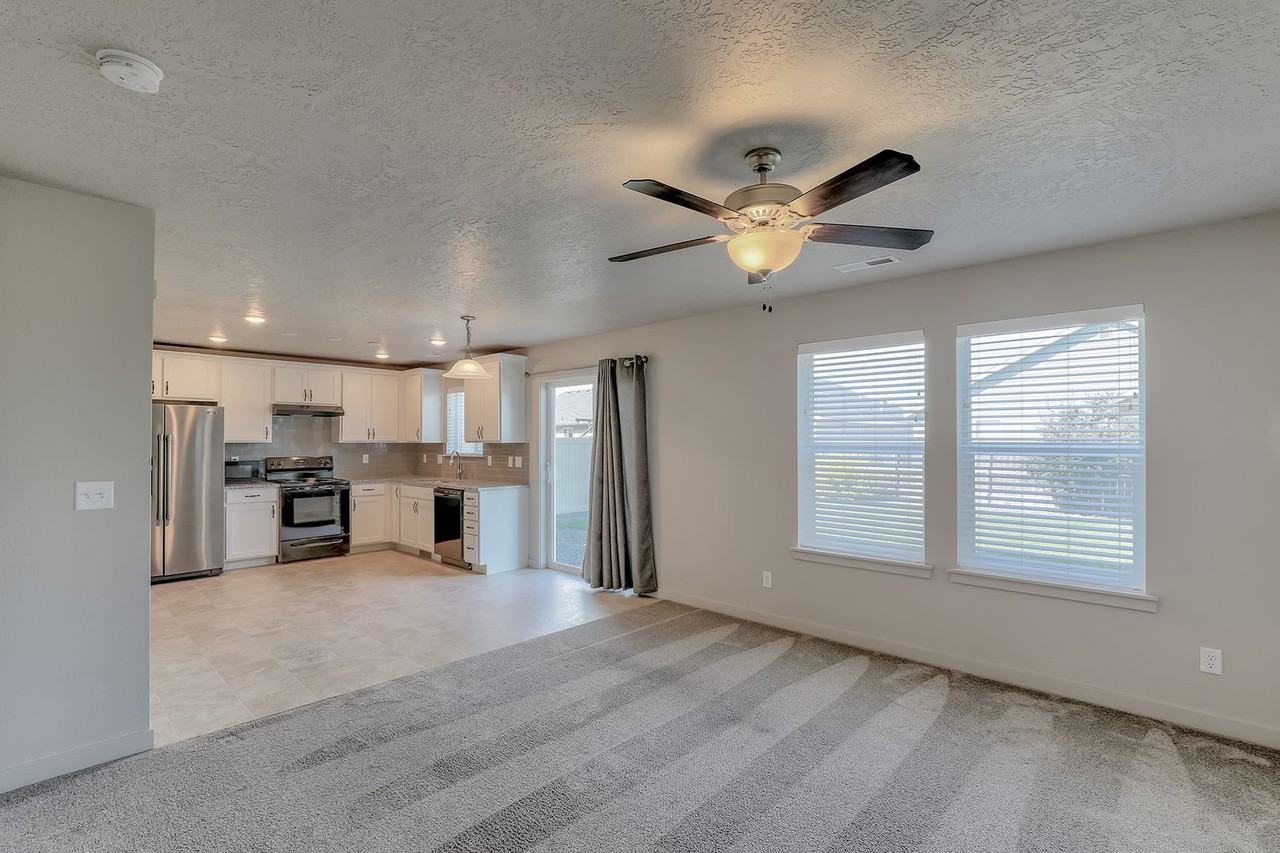 7505 S Foremast Ave - Photo 4 of 50