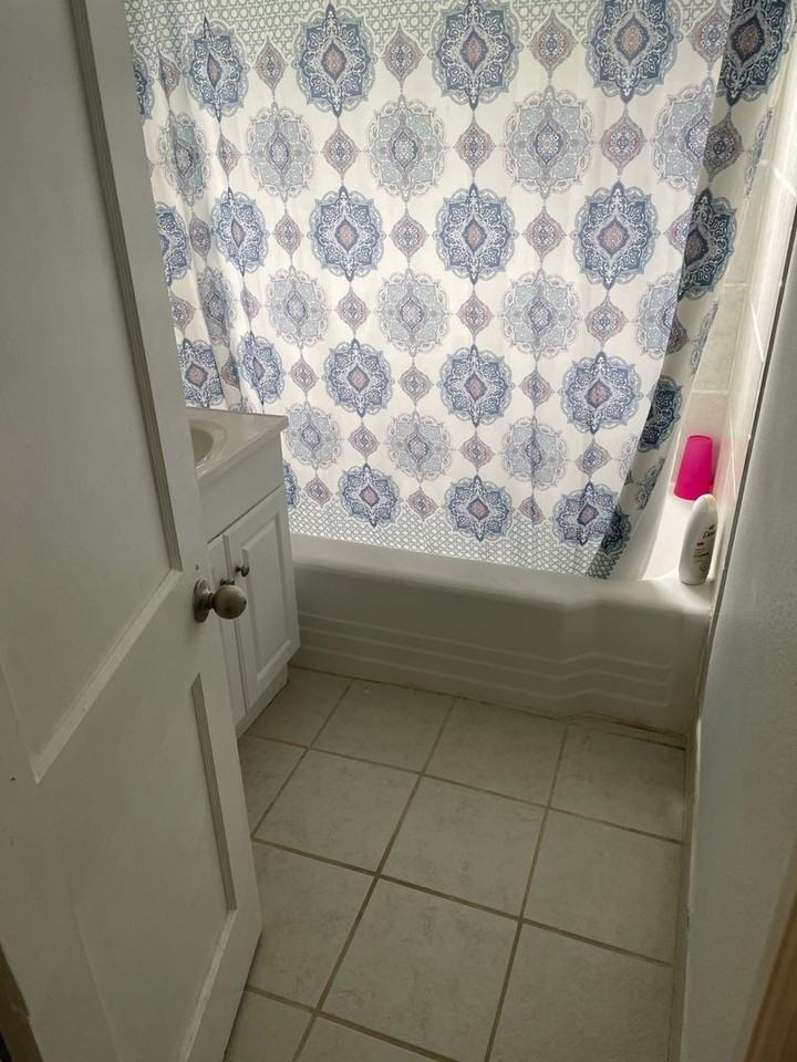 919 College St - Photo 4 of 8