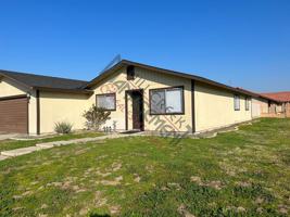 featured image of 1498 E Cerritos Ave