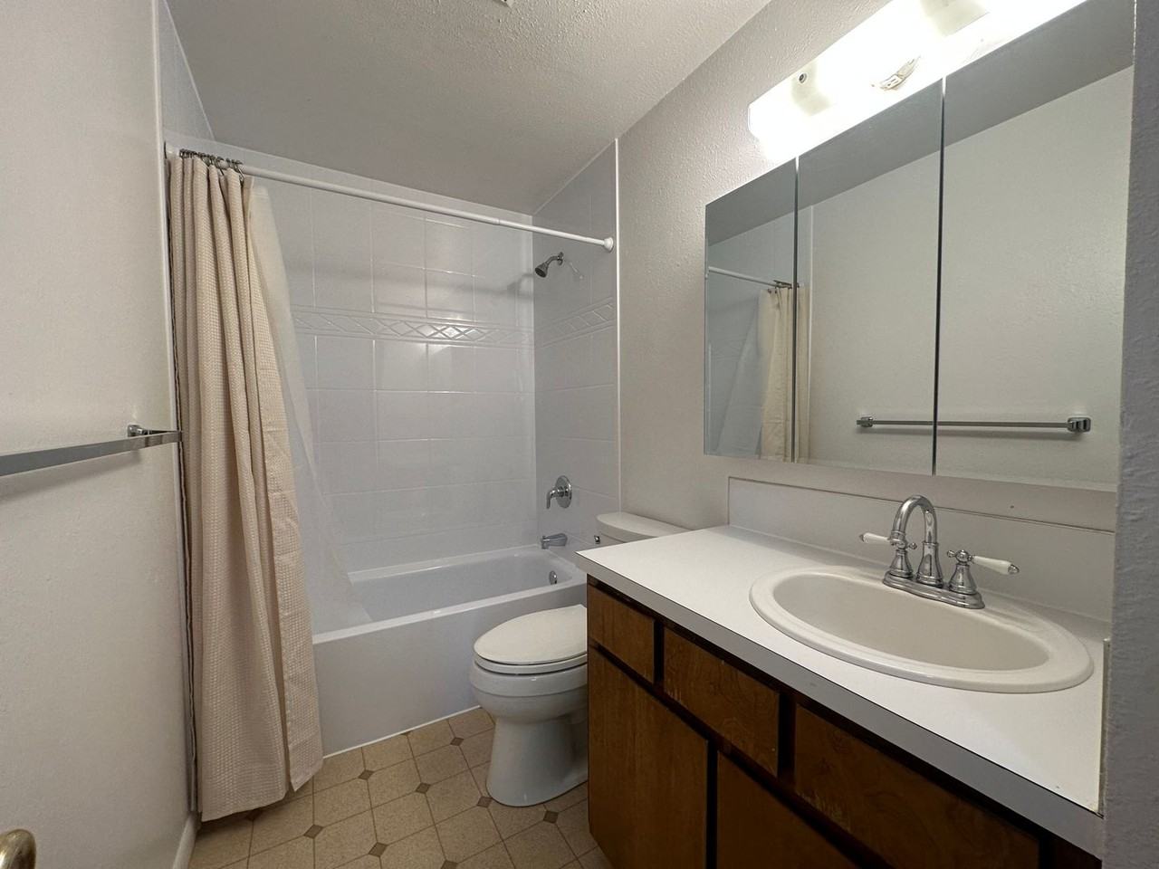 1008 S Holly St - Photo 7 of 9
