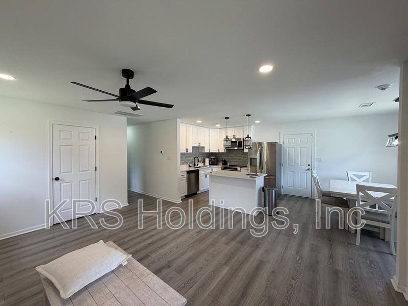 1035 Tradewinds Rd - Photo 2 of 14