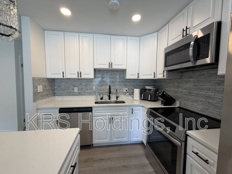 1035 Tradewinds Rd - Photo 4 of 14