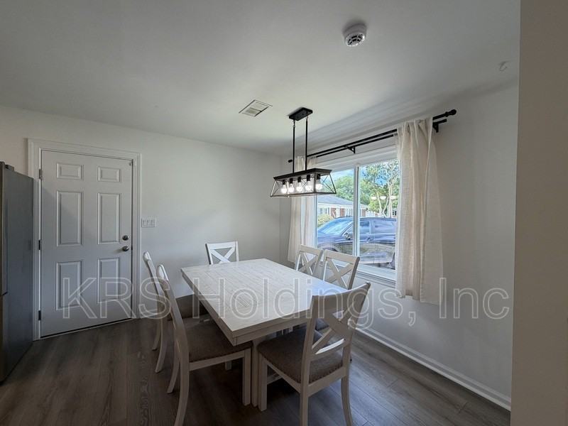1035 Tradewinds Rd - Photo 5 of 14