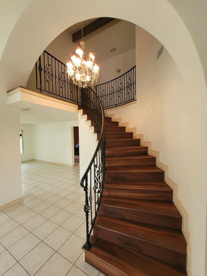 2050 Madonna Ln - Photo 4 of 28