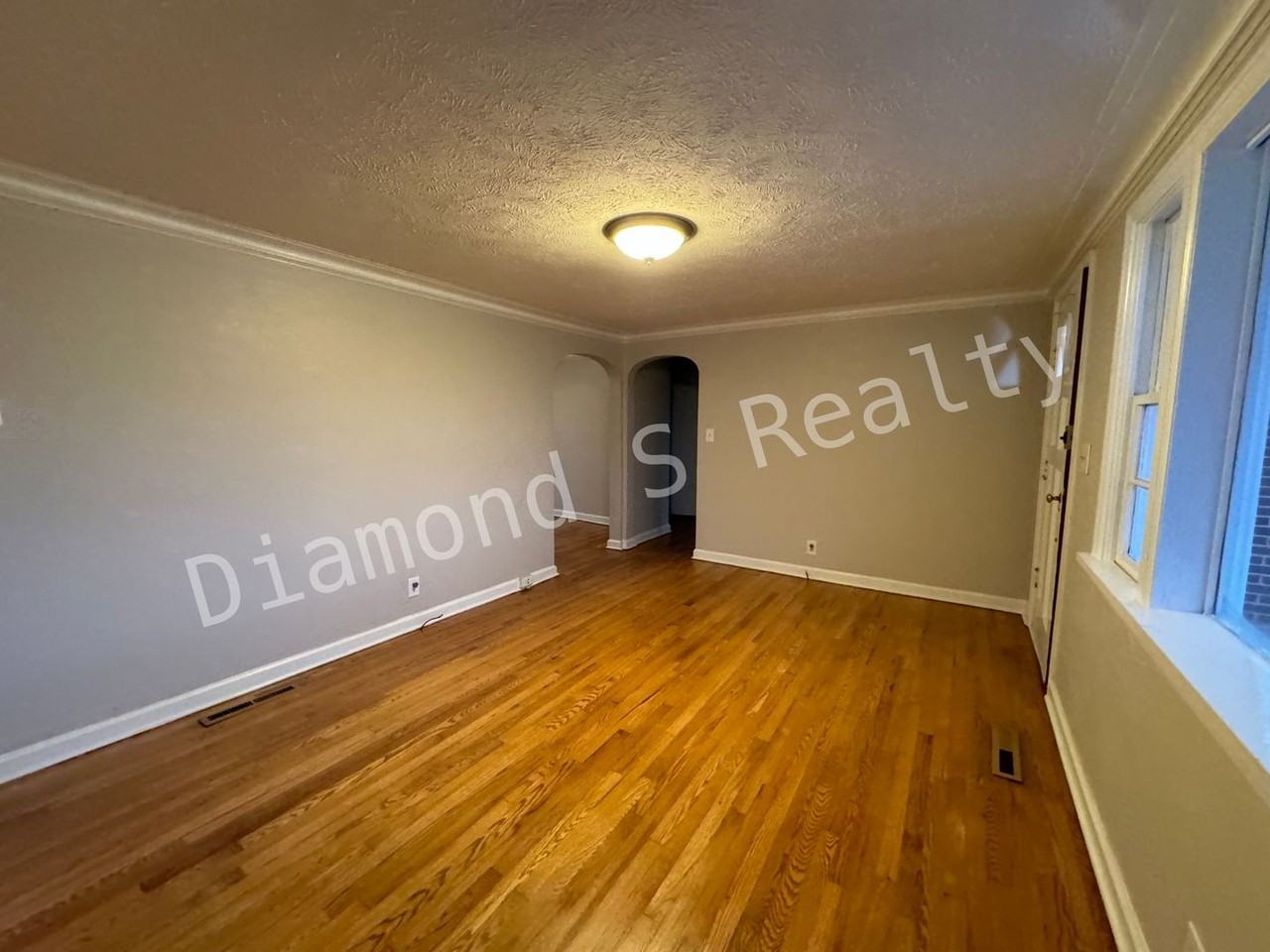 3435 S Sulgrove Ave - Photo 4 of 12