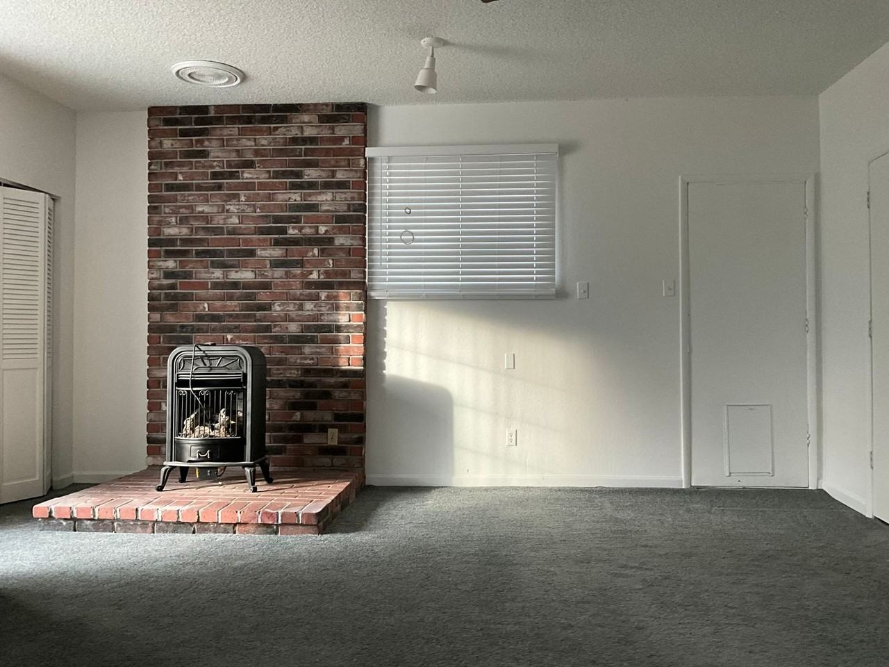 2109 Kansas St - Photo 3 of 12