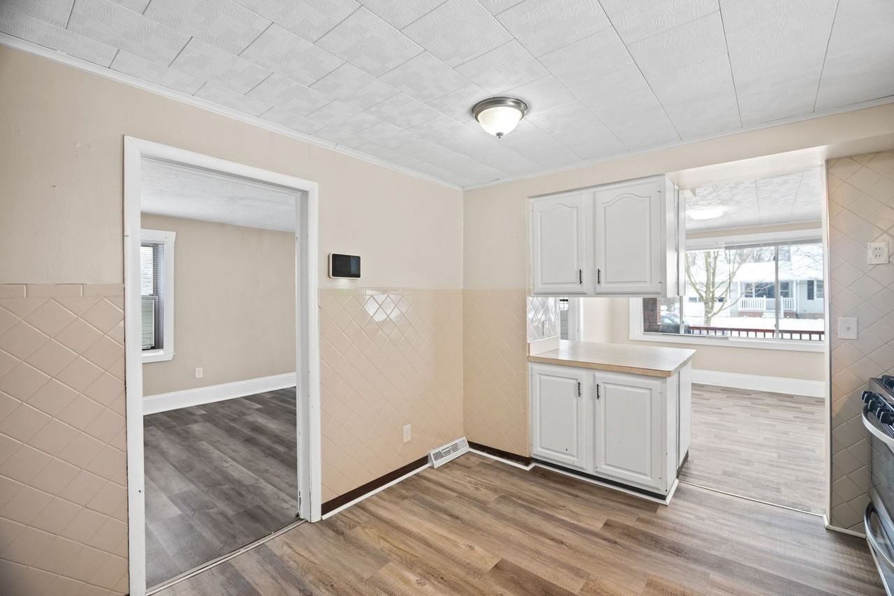 153 Henry St - Photo 7 of 24