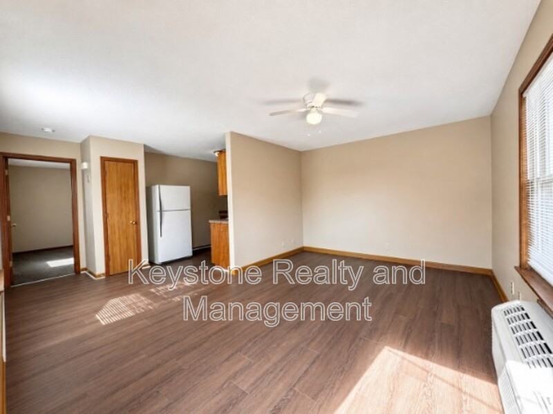 706 Peachers Dr #J - Photo 3 of 7