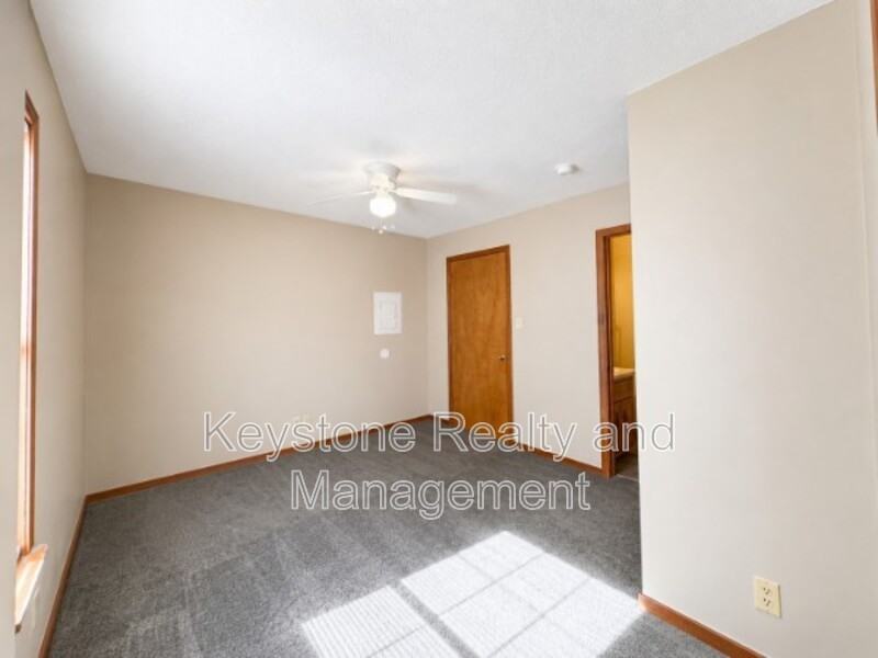 706 Peachers Dr #J - Photo 4 of 7