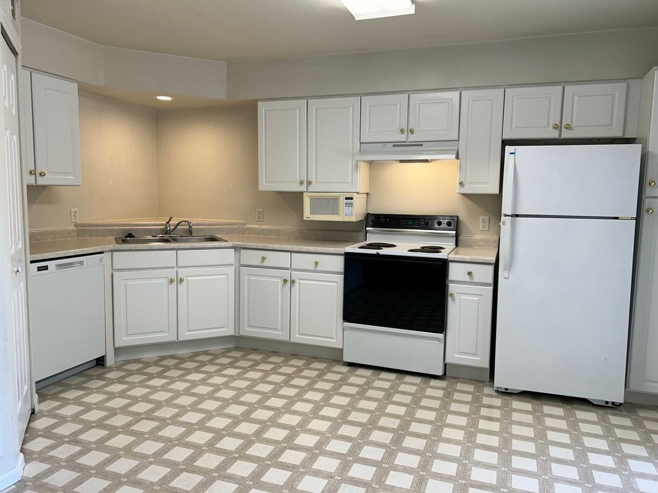 6675 S Lemay Ave Apt D3 #D3 - Photo 5 of 11