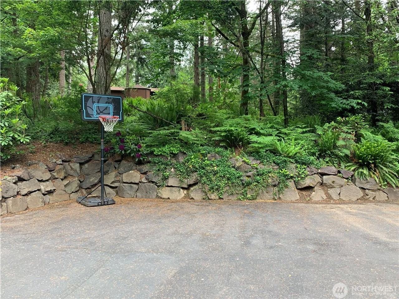 23121 Ne 47th St - Photo 3 of 22
