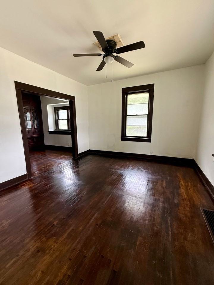 1934 Sw Van Buren St - Photo 3 of 10