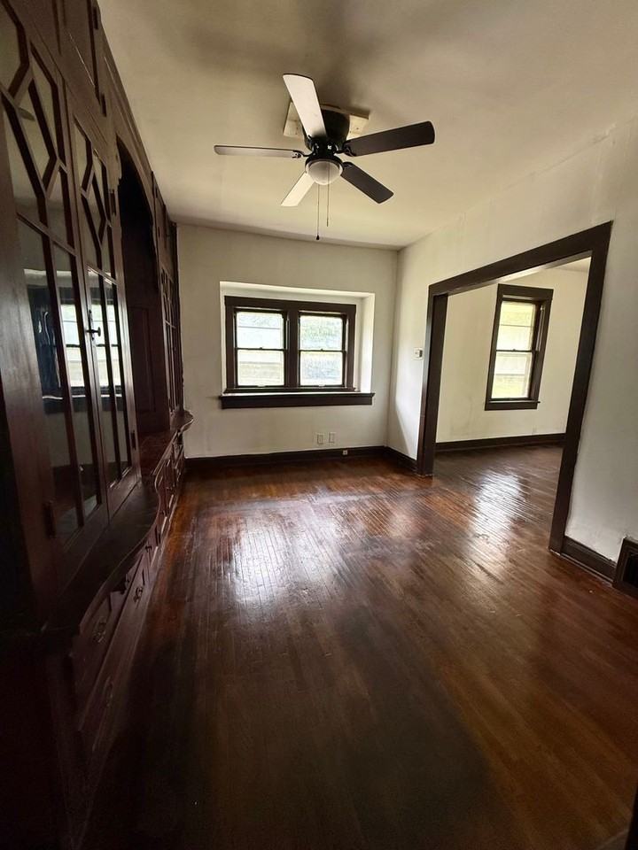 1934 Sw Van Buren St - Photo 4 of 10
