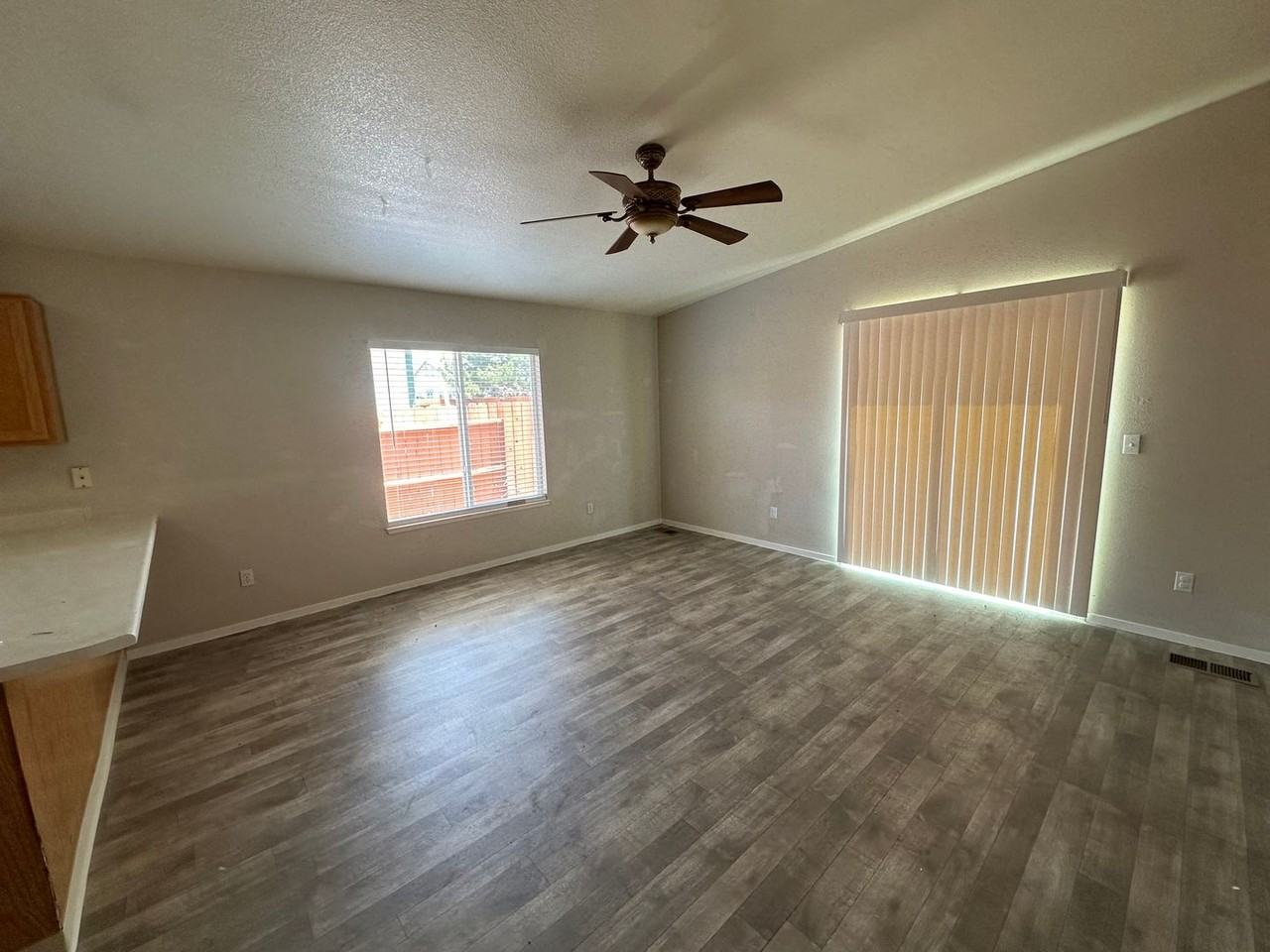17878 Empire Ct - Photo 3 of 15