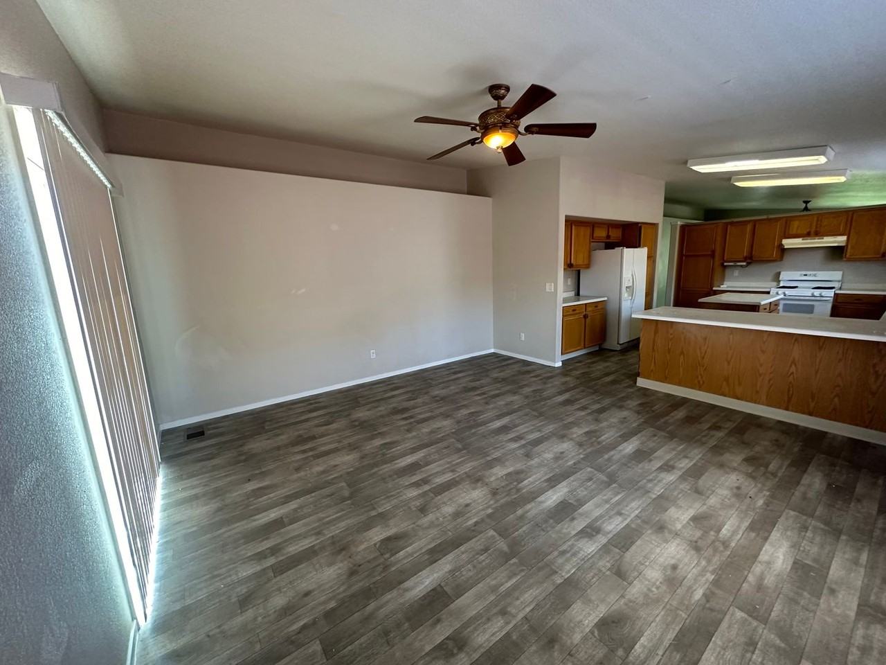 17878 Empire Ct - Photo 4 of 15