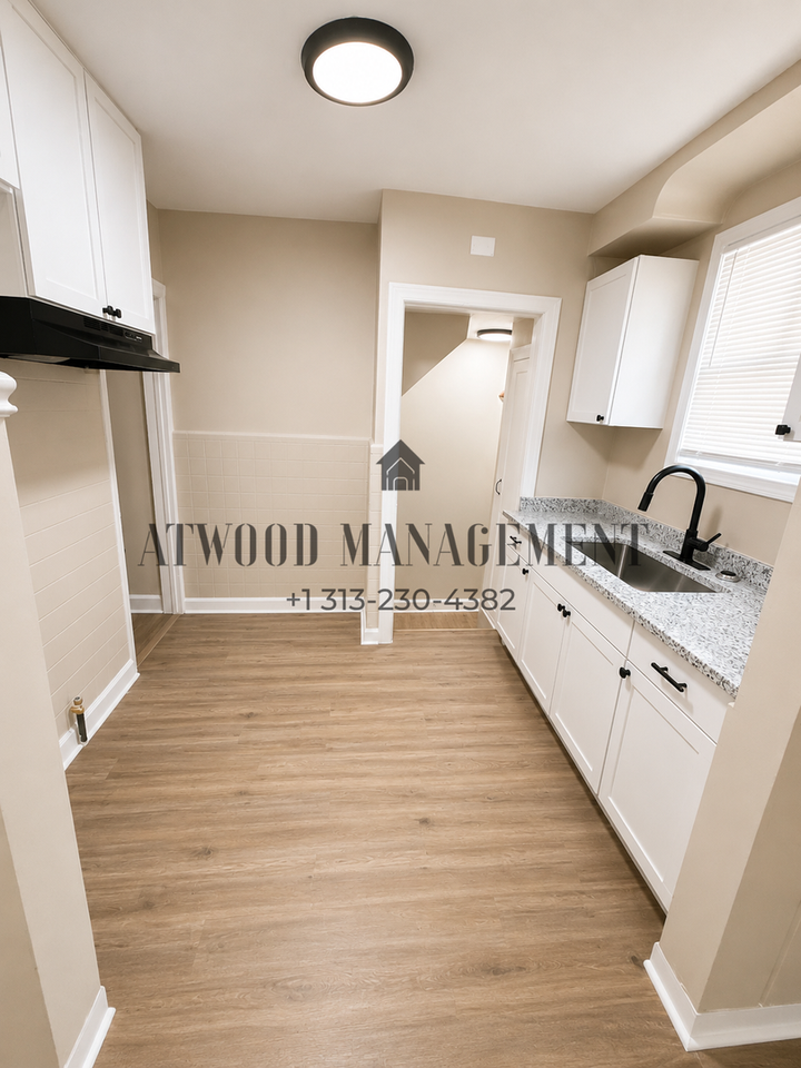 5028 Bedford St - Photo 4 of 12