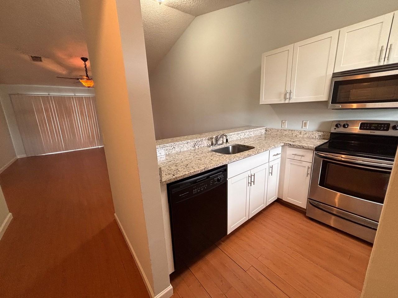 154 Governor St - Photo 4 of 22