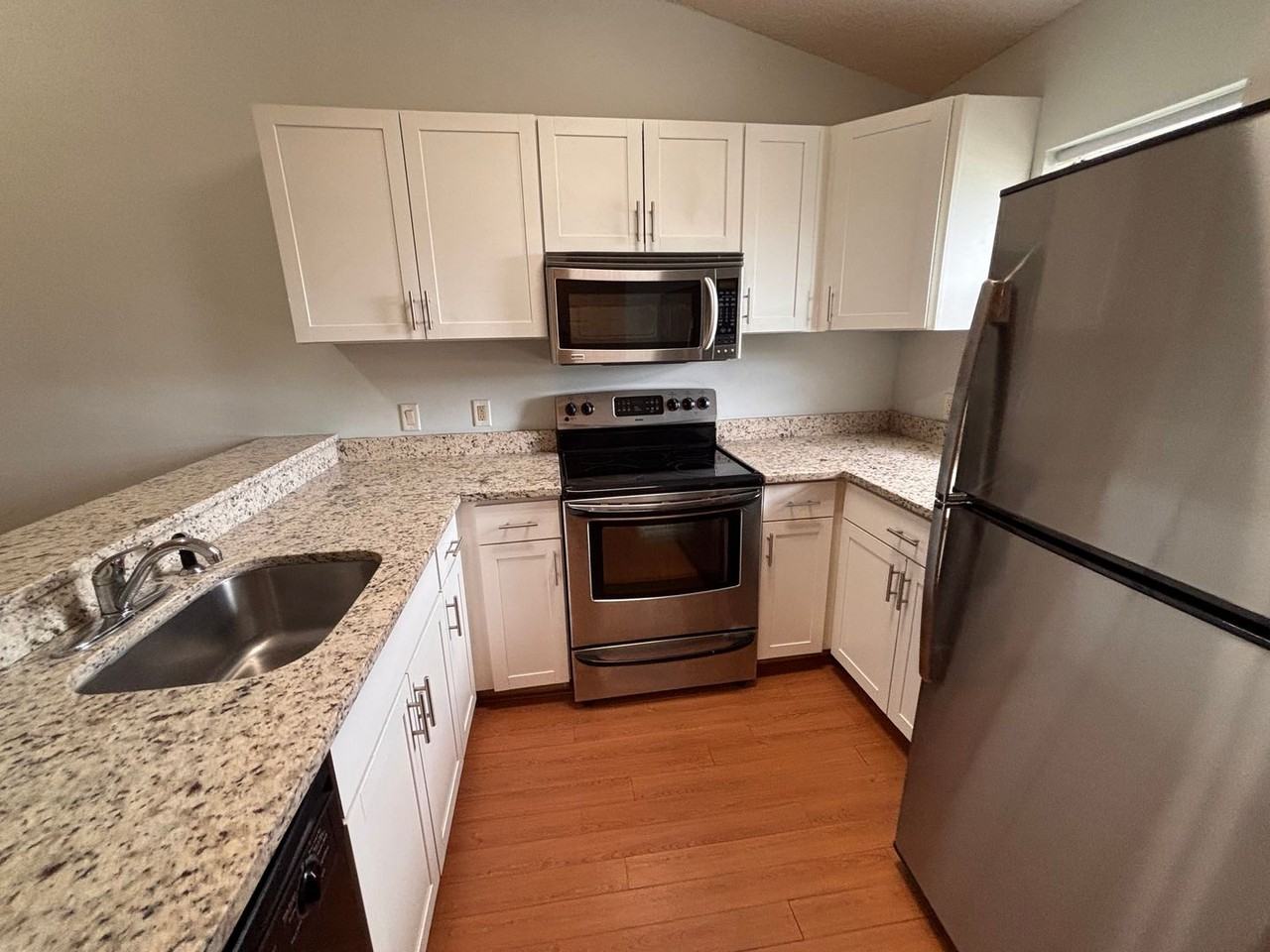 154 Governor St - Photo 5 of 22