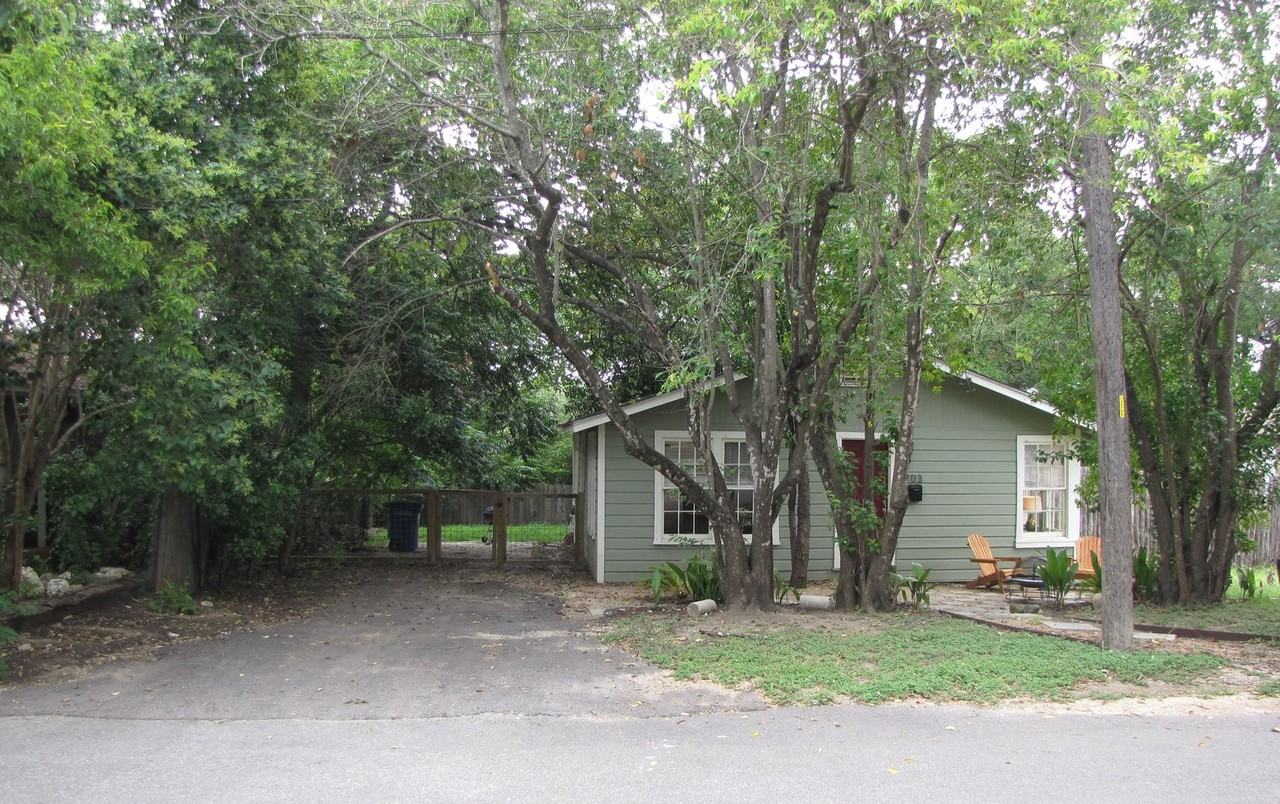 703 Upson St - Photo 2 of 13