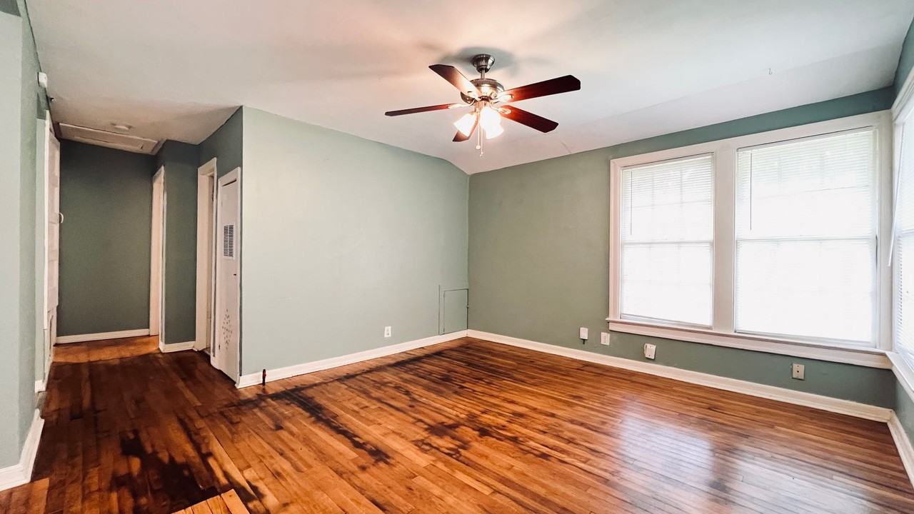 703 Upson St - Photo 3 of 13