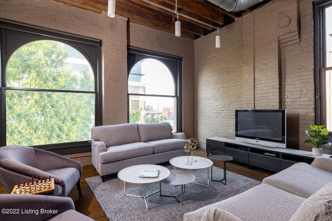 309 E Market St #313 - Photo 3 of 32