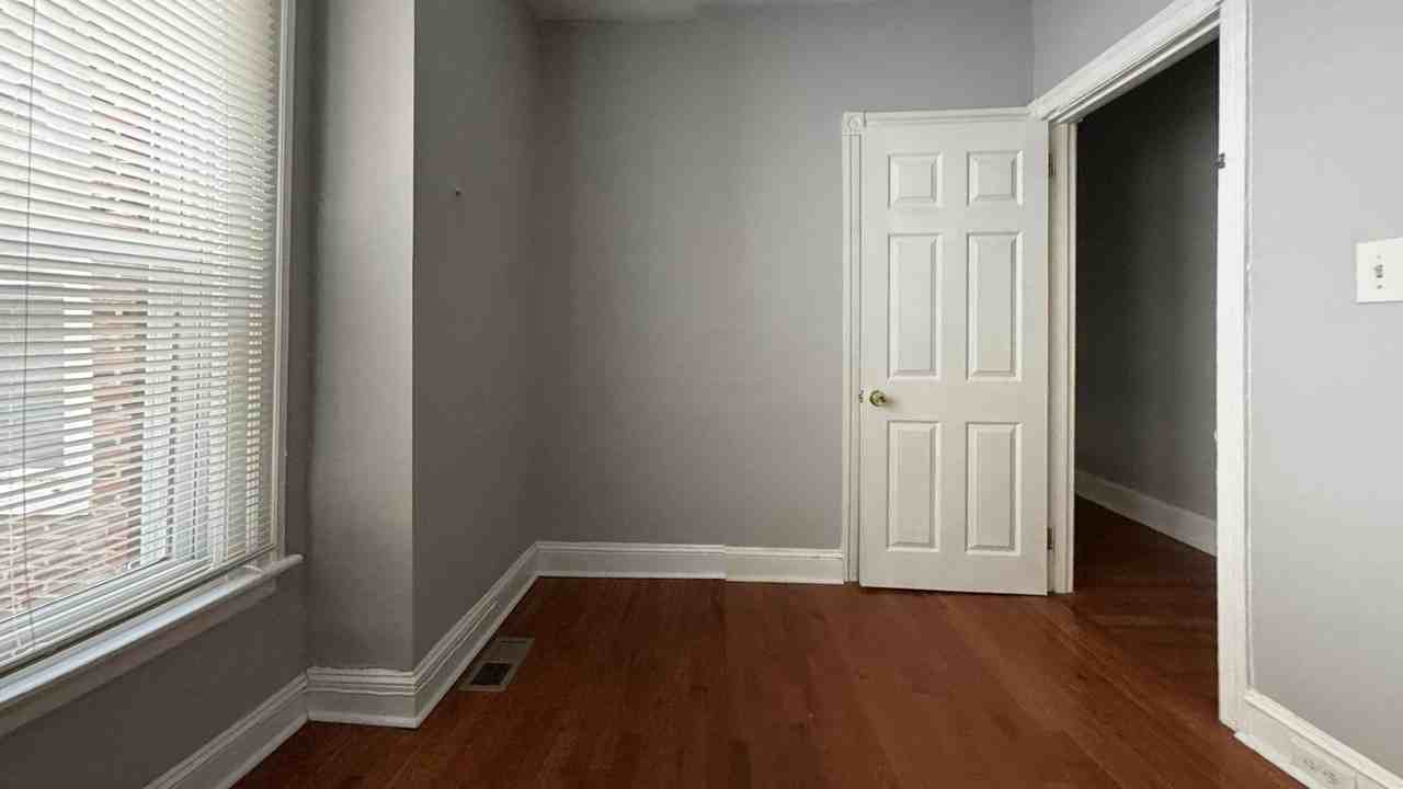 459 W Winona St - Photo 5 of 19