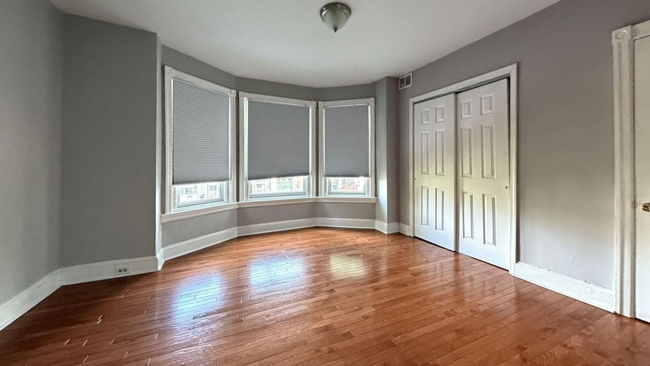 459 W Winona St - Photo 6 of 19
