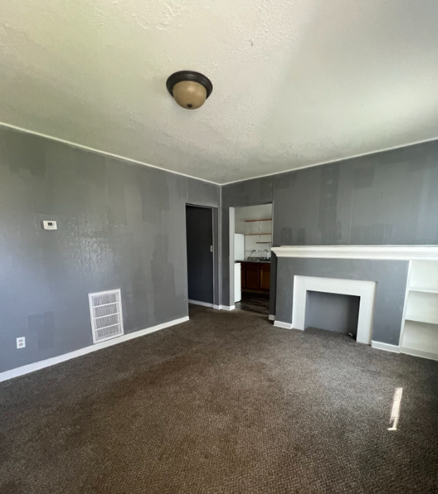 950 N Glendale St - Photo 3 of 8