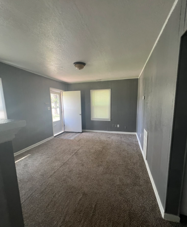 950 N Glendale St - Photo 4 of 8