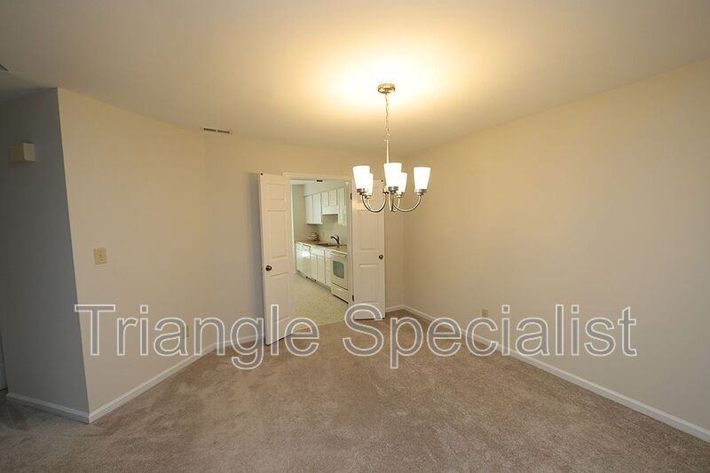 112 Mossbark Ln - Photo 4 of 12
