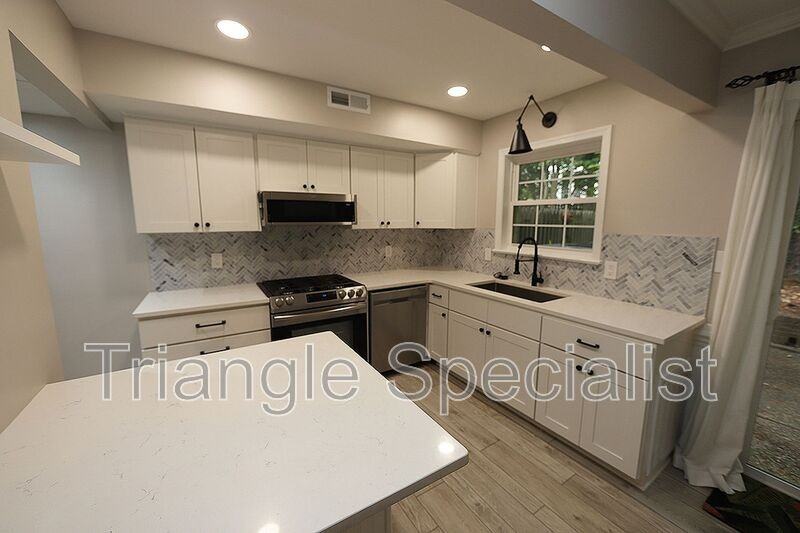 3719 Jamestown Cir - Photo 3 of 13