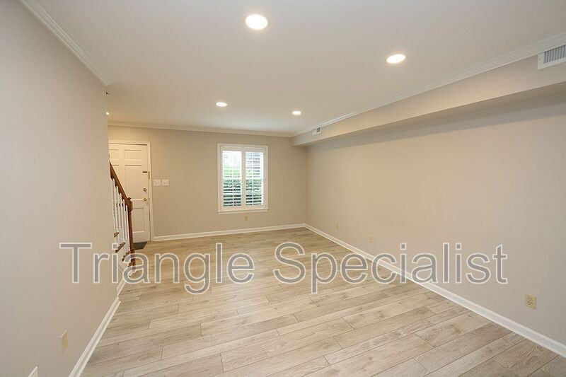 3719 Jamestown Cir - Photo 6 of 13